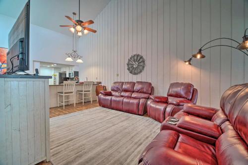 Serene Townhome with Porch Walk to Lake Conroe - image 2