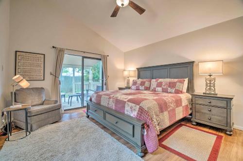 Serene Townhome with Porch Walk to Lake Conroe - image 8