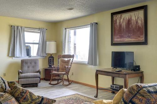 Cody Apartment with Panoramic Mountain Vistas! - image 3