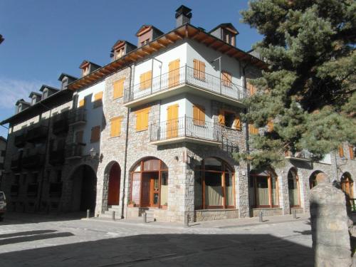 B35 - Edif. Sayo IV Apartamento - Villmor, Benasque (Foto 2)