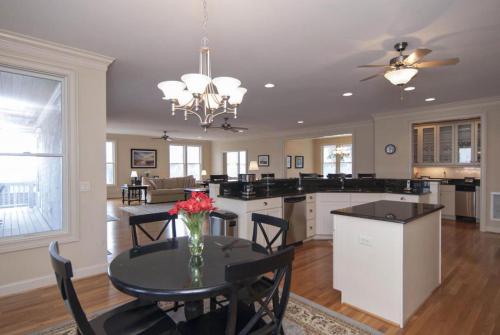 Lacy Cottage - Lower Unit - main image