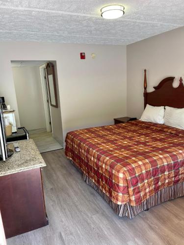 Pin Oak Parkway Inn