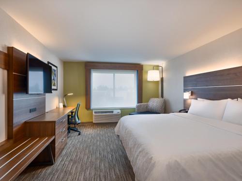 Holiday Inn Express & Suites Salem North - Keizer, an IHG Hotel