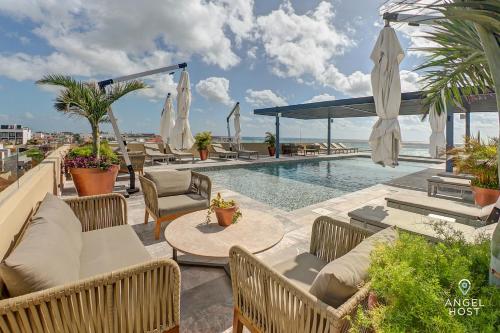 Swimming pool, Singular Joy Vacation Rentals in Playa Del Carmen