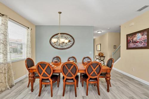 5BR Mansion - Family Resort - Private Pool Hot Tub and BBQ! - image 4