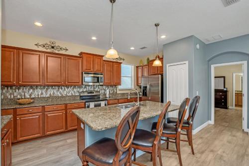 5BR Mansion - Family Resort - Private Pool Hot Tub and BBQ! - image 7
