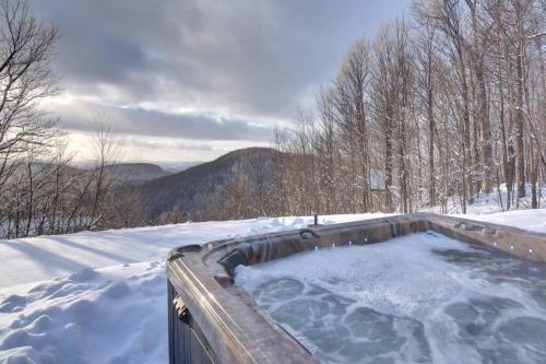 Ski-in/Car-out, HOT TUB with Amazing sunset view