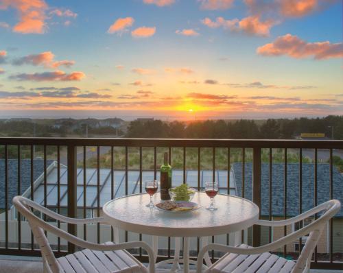 WorldMark Surfside Inn - image 4