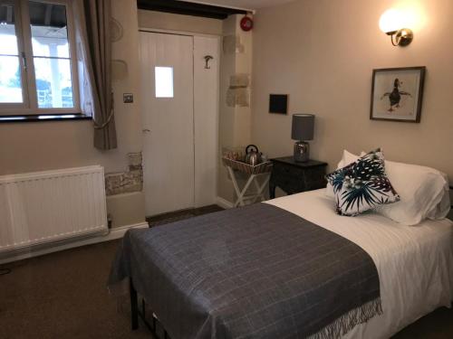 Cotswold Merrymouth Inn - image 4