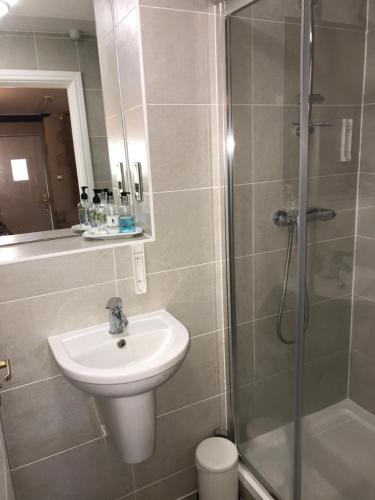 Cotswold Merrymouth Inn - main image