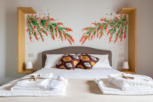 1 double bed, 2 twin beds