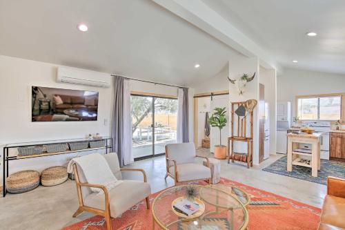 Modern Joshua Tree Bungalow with Fire Pit and BBQ! in Joshua Tree, USA