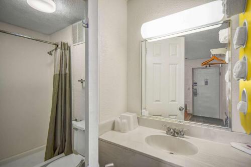 Motel 6-North Ridgeville, OH - Cleveland Intl Airport - N Ridgeville