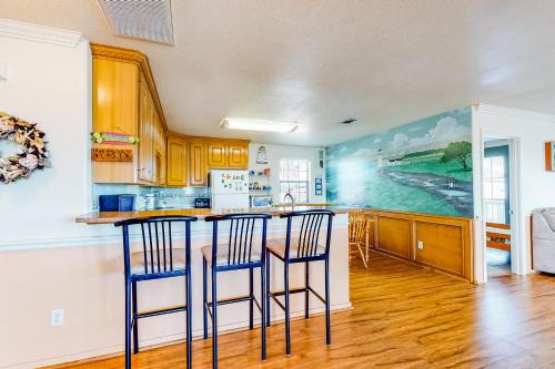 Coronados Getaway in Crystal Beach, USA