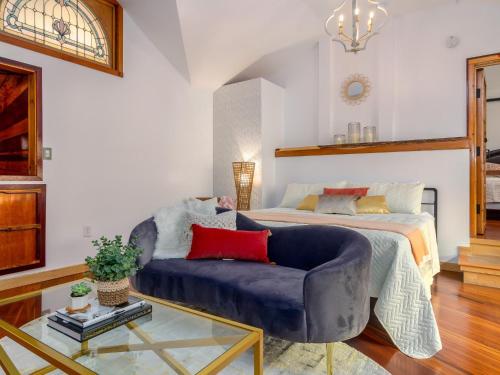 Deluxe King Suite