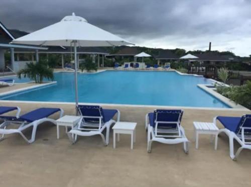 泳池, A home away from home in 植物村