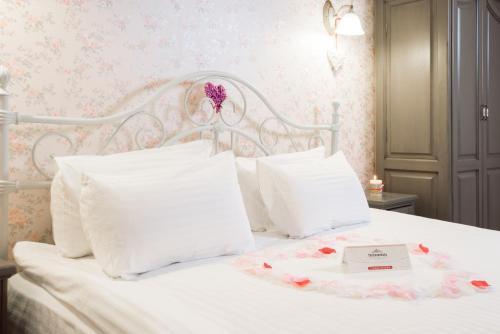 Boutique Hotel Traditional - Tap to explore photos