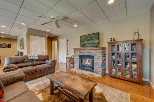 Skydancer Lodge by Escape to Blue Ridge - image 6