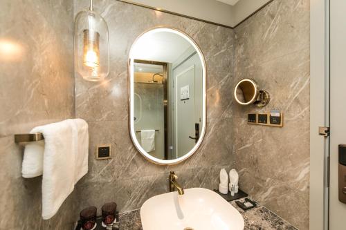 Superior Twin Room image 2