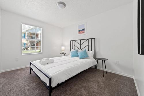 Viagem Bright 2BR with Pool Gym & Parking - image 5