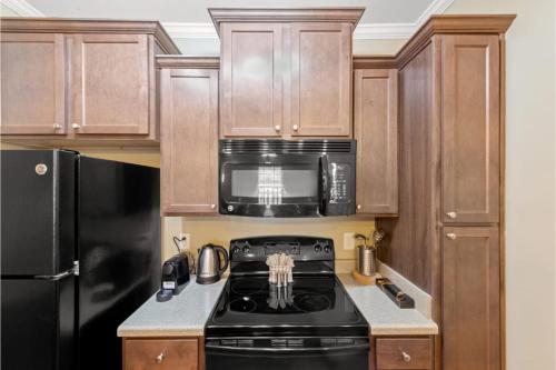 Viagem Perfect 1BR with Balcony Pool and Gym - image 4