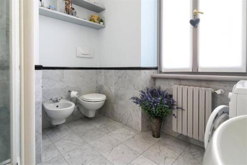 Bathroom, La Finestra sul Lago in Como