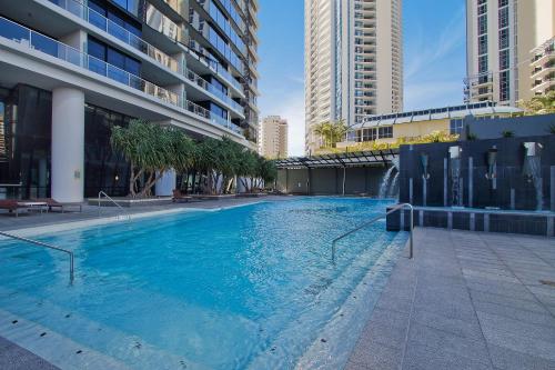 Circle on Cavill – 2 Bedroom Ocean SPA Apartment in the centre of Surfers Paradise!