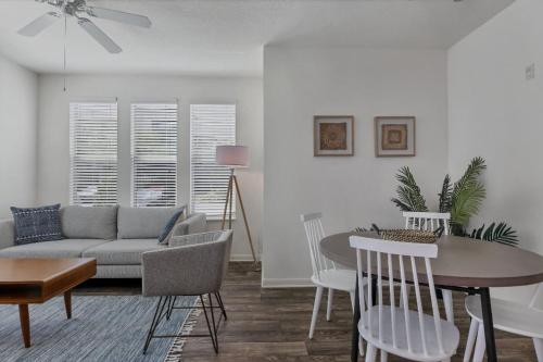 Viagem Bright 1BR with Pool and Gym