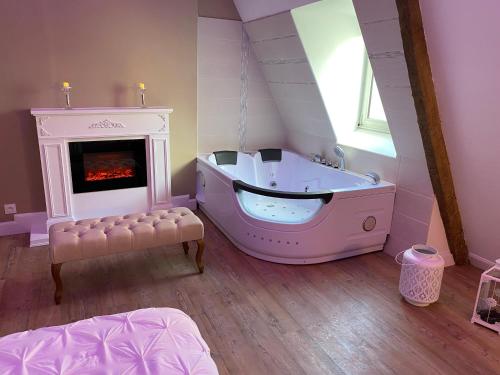 อ่างแช่น้ำร้อน, Résidence du Pélican (Residence du Pelican) in ลันนิยง