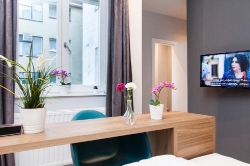 Rooms and Apartments Glossy 4