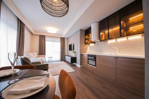 1 king bed, 1 sofa bed