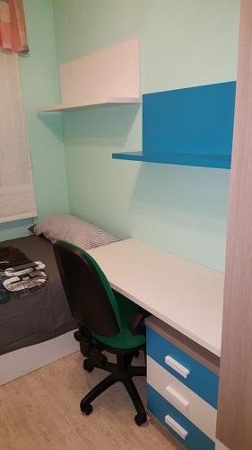  Se alquila habitación a chico ordenado, en Sant Boi de Llobregat in Sant Boi del Llobregat