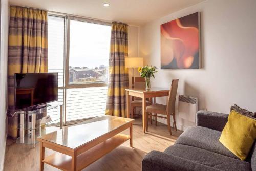 PREMIER SUITES Liverpool - image 7