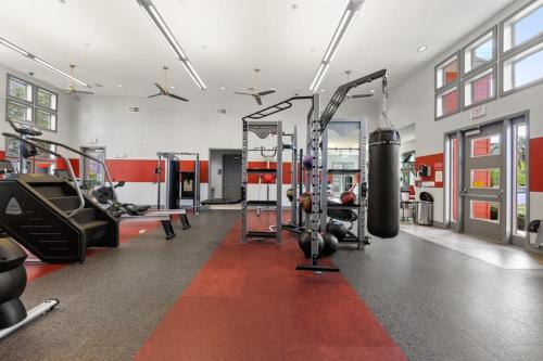Viagem Summery 2BR with Balcony, Pool & Gym
