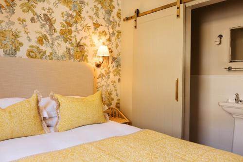 296699587 The Yard in Bath Hotel