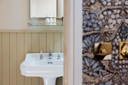 296699684 The Yard in Bath Hotel