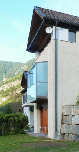  Maison 4 soleil. Casa design luce e natura in Crodo