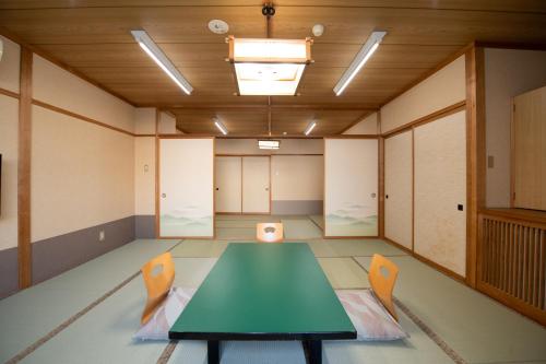 Japanese-Style Room - Non-Smoking (7 Adult)