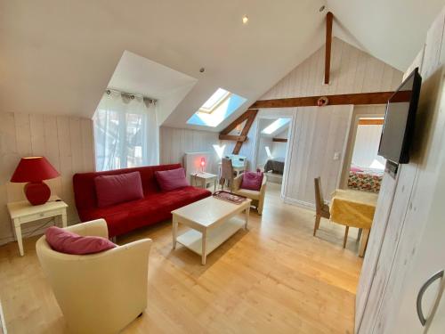3 bedrooms, 6 beds