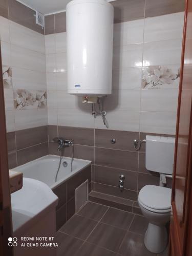 2 bedrooms, 6 beds