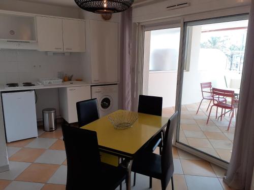 Kitchen, Arena Residence near Le Vivaldi
