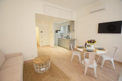 Nice Renting - BARILLERIE - COZY LOFT OLD NICE - SEA FRONT - SALEYA - MASSENA, Nice (fotografie 6)