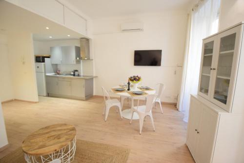 Nice Renting - BARILLERIE - COZY LOFT OLD NICE - SEA FRONT - SALEYA - MASSENA, Nice (fotografie 7)