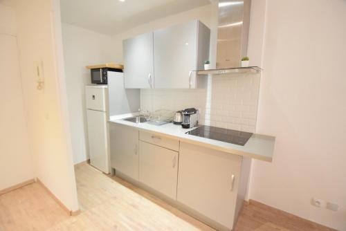 Nice Renting - BARILLERIE - COZY LOFT OLD NICE - SEA FRONT - SALEYA - MASSENA, Nice (fotografie 8)