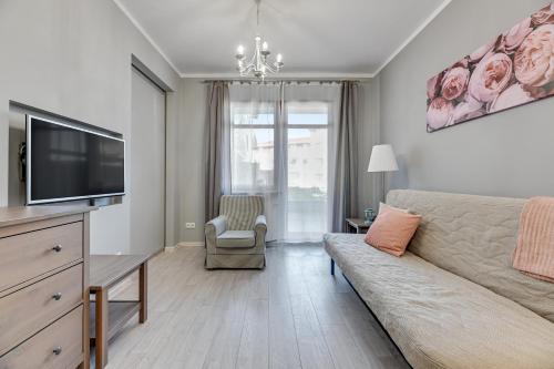 One-Bedroom Apartment image 6