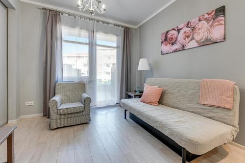 One-Bedroom Apartment image 5
