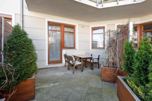 One-Bedroom Apartment image 3