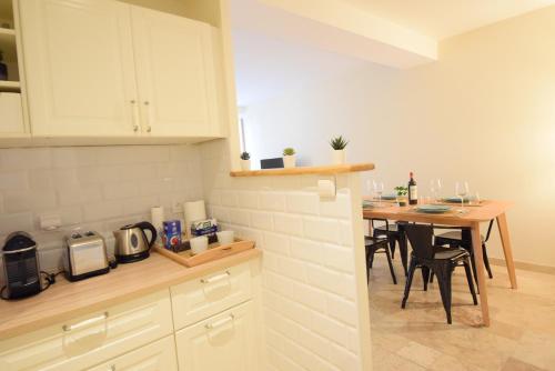 Nice Renting - PAIROLIERE - SPACIOUS FLAT - OLD NICE - MASSENA - TERRACE, Nice (fotografie 9)