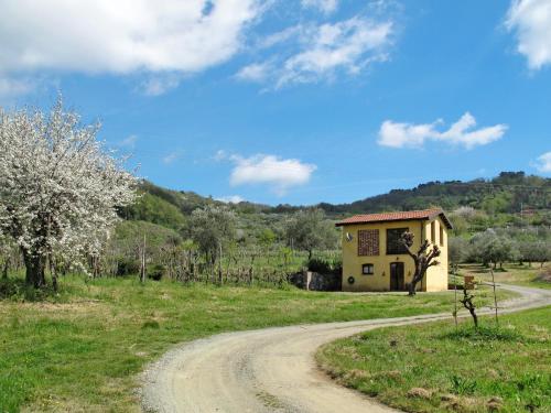  Locazione Turistica Pratolina - LSZ311, Pension in Bolano