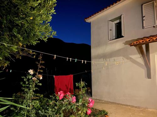 Traditional house in a quiet mountain village sea near gîte à louer Kondogónion